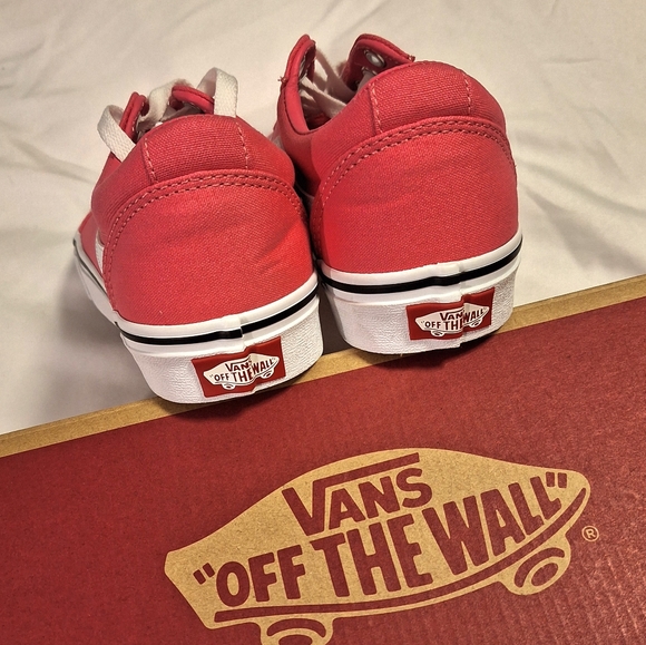 🎈🎈 VANS PINK & WHITE SNEAKERS - Picture 7 of 11
